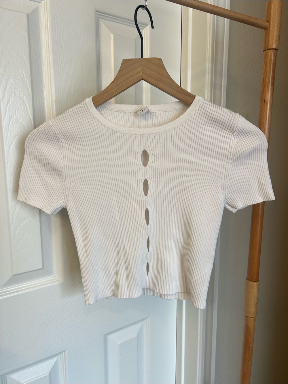 twik White Ribbed Keyhole Crop Top